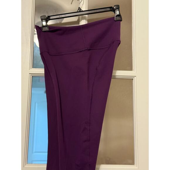 Fabletics Define PowerHold® High-Waisted Legging
7/8 size small NWOT purple - Picture 15 of 15